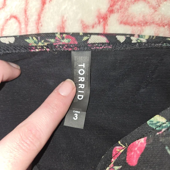 Torrid High Waisted Bikini Plus Size 3x Ruffled Strawberry Bikini - Picture 3 of 3